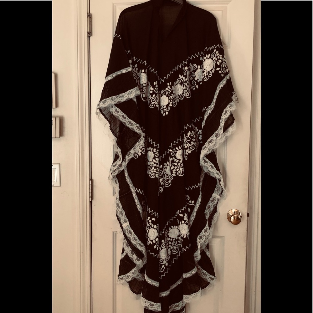 Elegant Flowy Black with White Lace Caftan